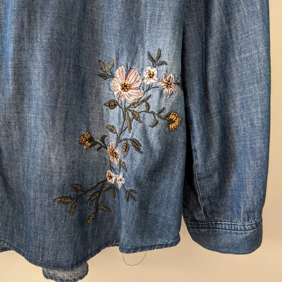 Vintage America Embroidered Chambray Top NWT - Picture 6 of 7